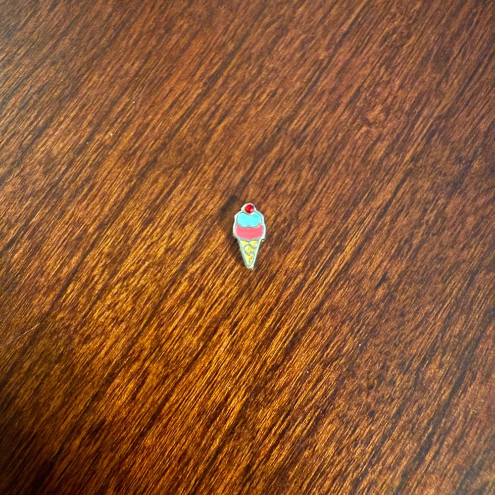 NWOT Origami Owl Ice Cream Cone Charm